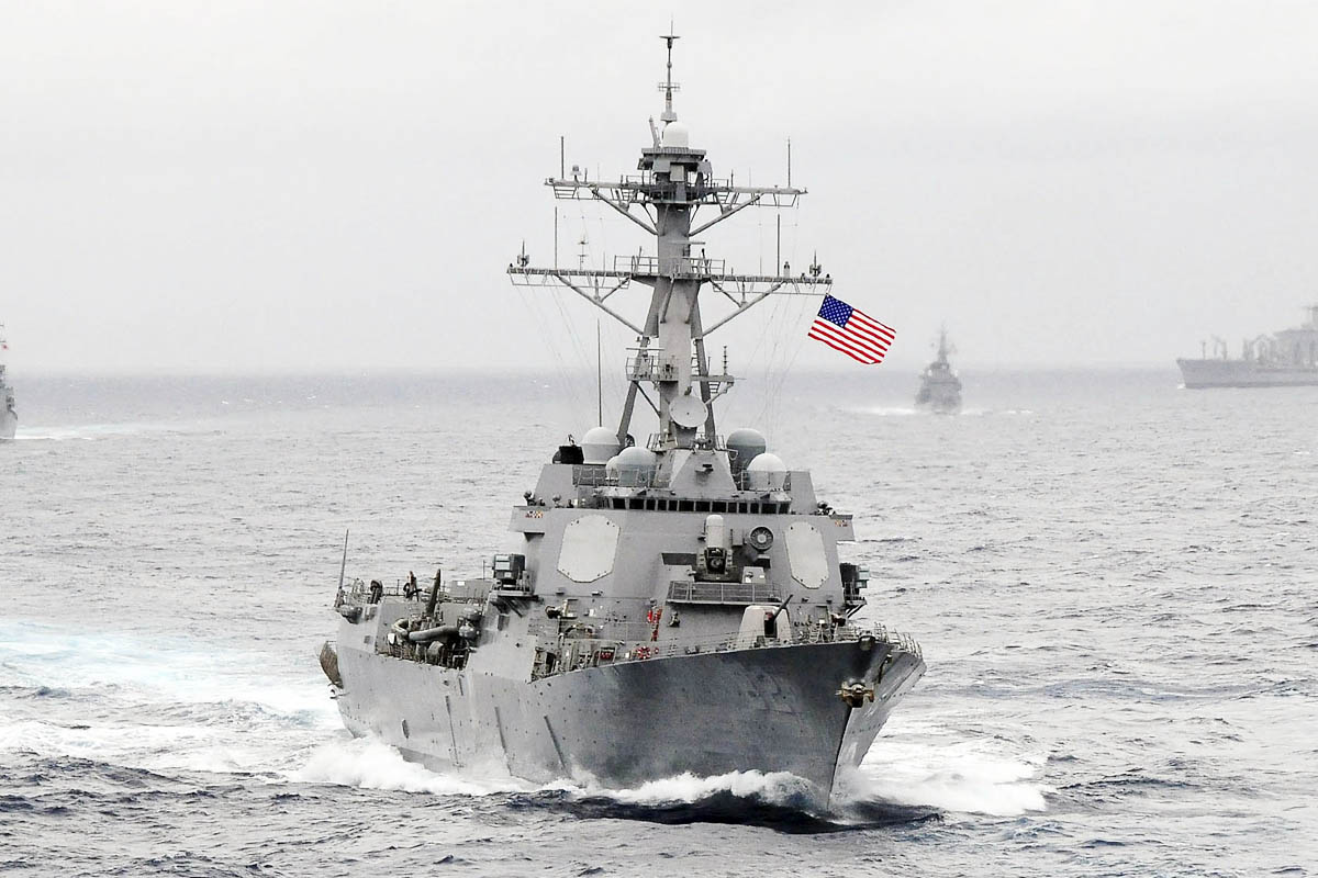 El buque lanzamisiles USS Lassen navegando por el Pacífico. (Foto: Reuters)