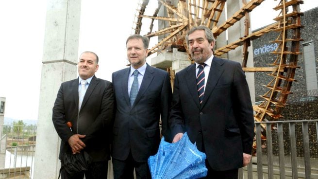 Marcelino Iglesias (en el centro) y Belloch, junto con un alcalde sirio en la inauguración de la ExpoZaragoza (Foto: Efe)