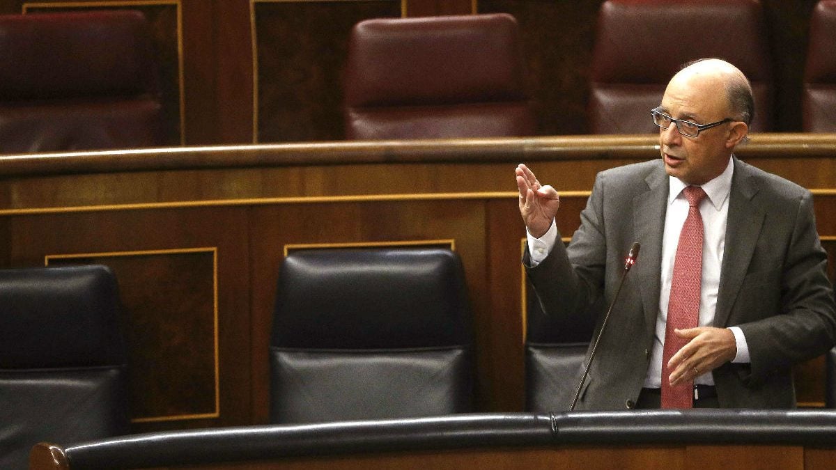 Cristóbal Montoro en una sesión plenaria. (Foto:EFE)