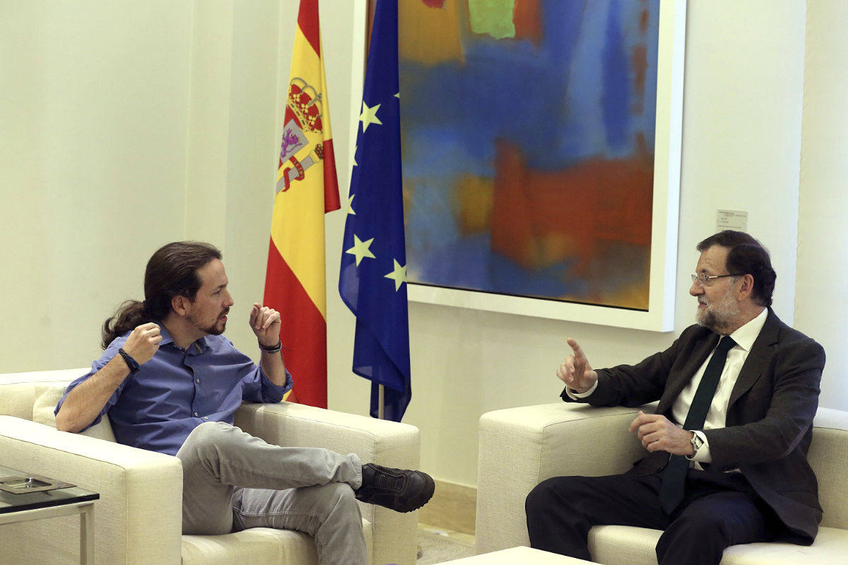 Pablo Iglesias reunido con Mariano Rajoy en La Moncloa. (Foto: EFE)