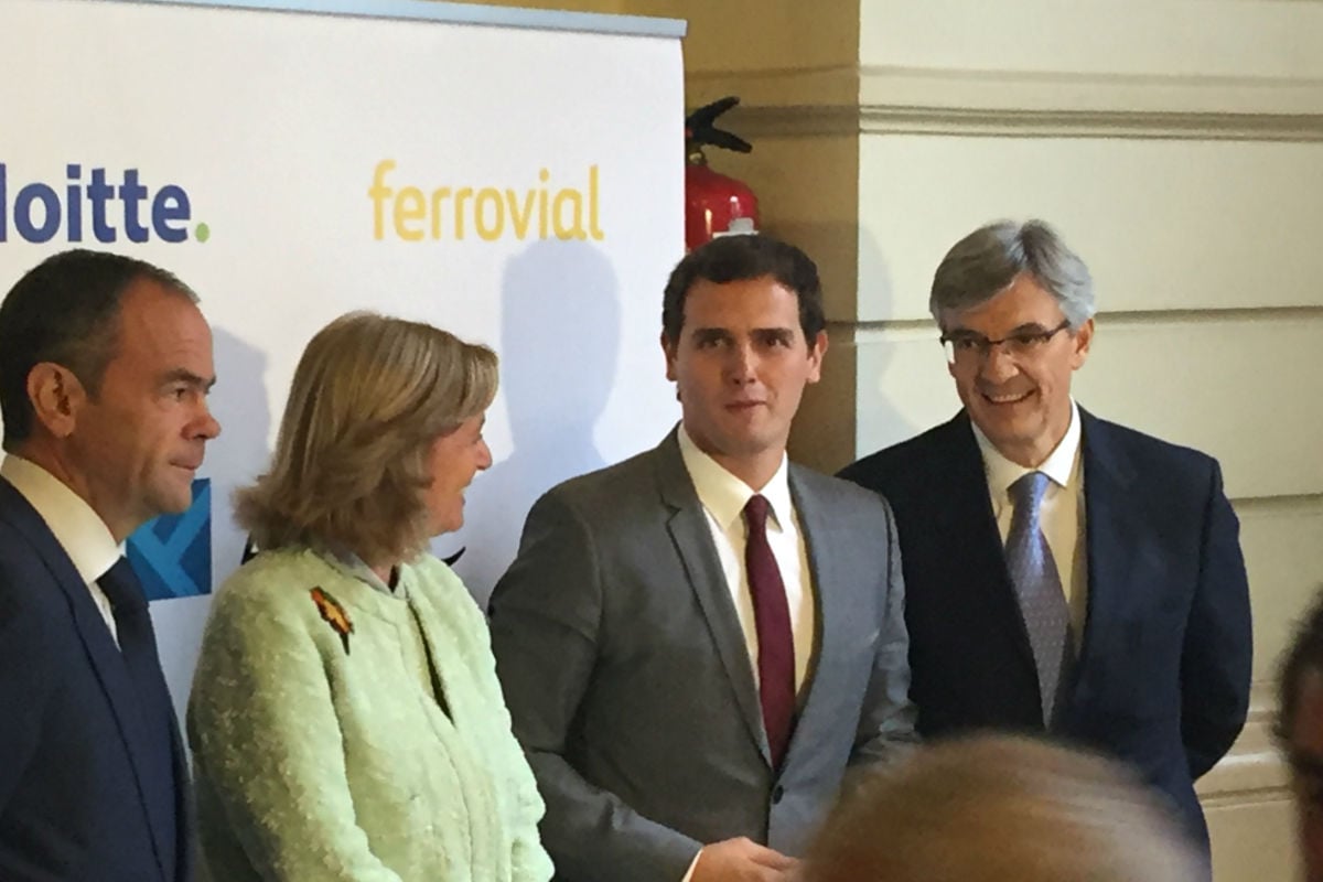 Albert Rivera a su llegada al foro ABC-Deloitte. (Foto: EFE)