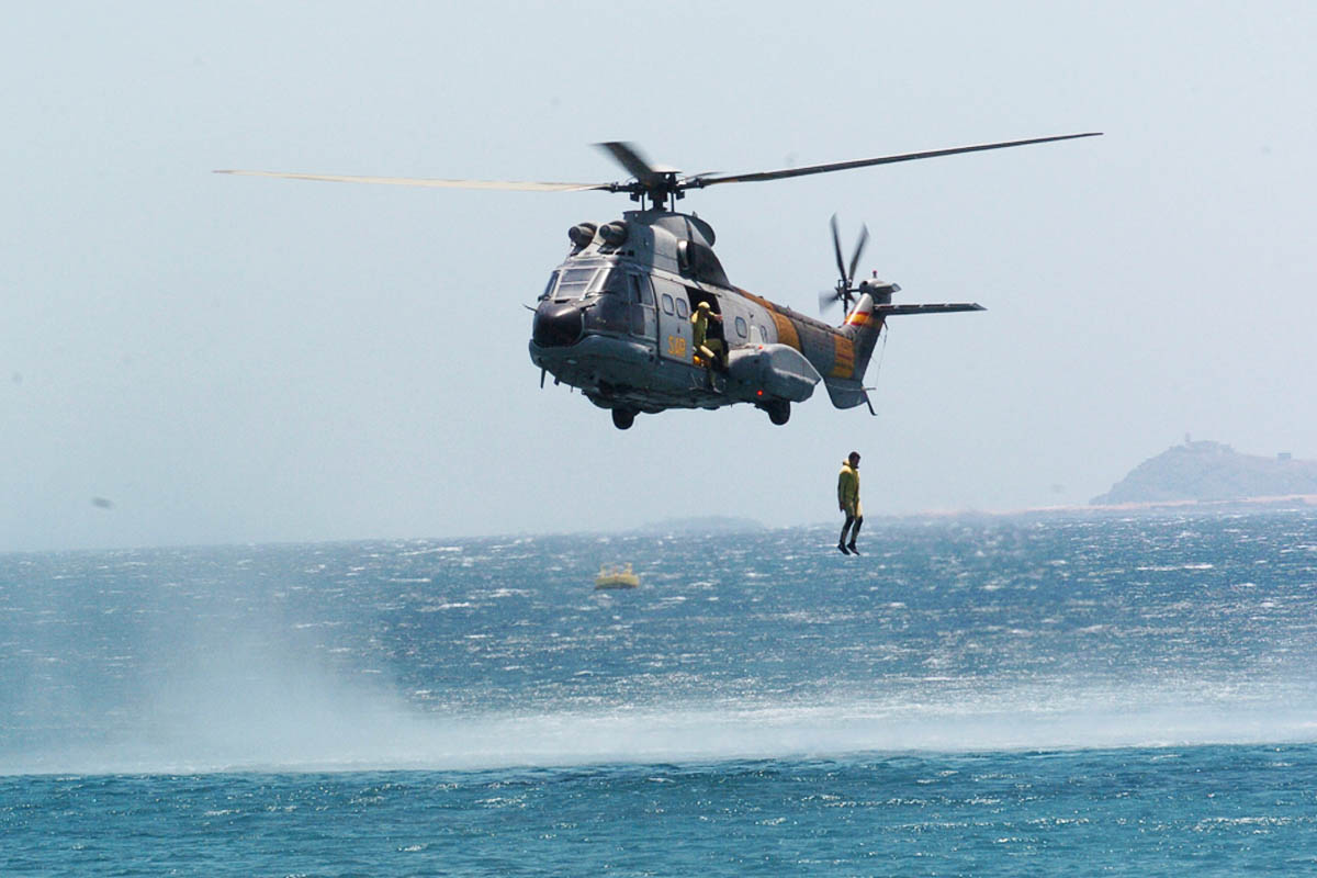 Helicóptero del SAR durante un ejercicio de entrenamiento. (Foto: DEFENSA)