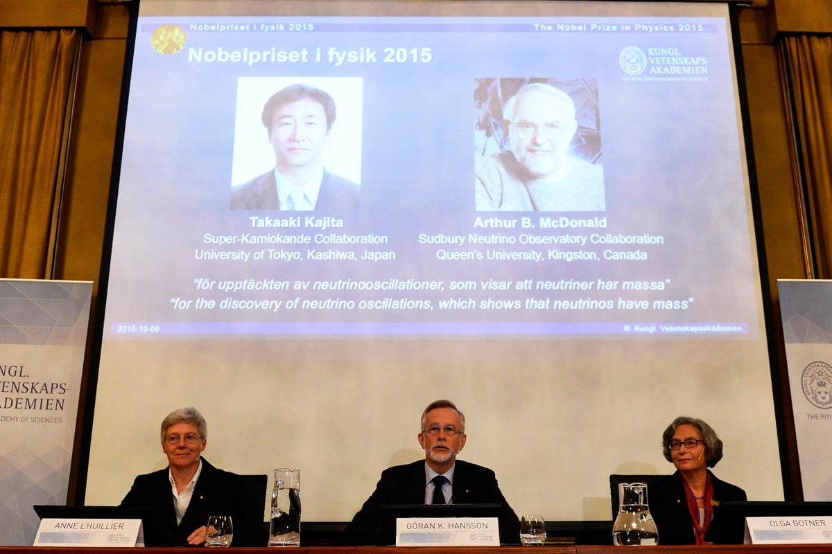 Momento del anuncio de los galardonados con el premio Nobel de Física. (Foto: AFP)