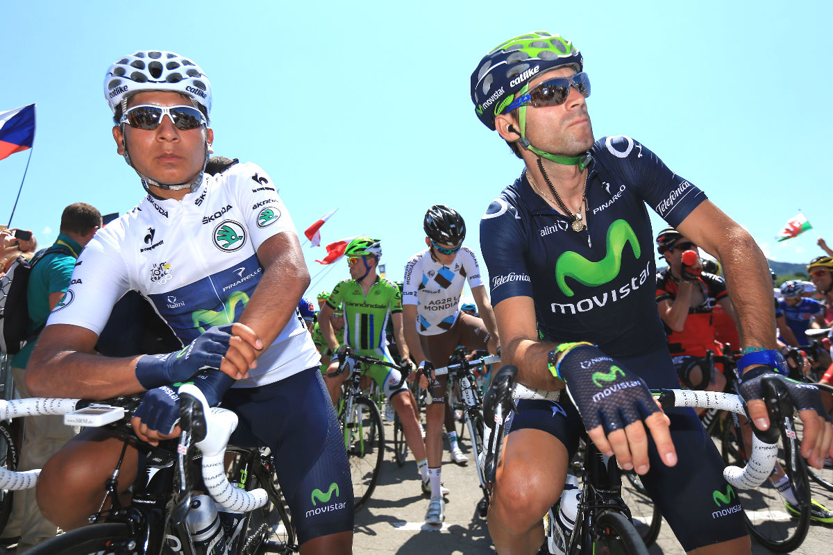 Nairo Quintana y Alejandro Valverde, en la salida de una etapa del Tour de Francia.