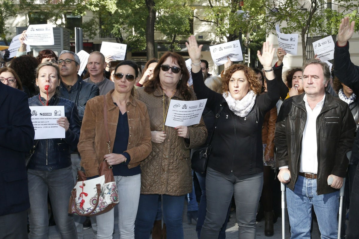 Protestas ante el ministro Catalá. (Foto: Getty)