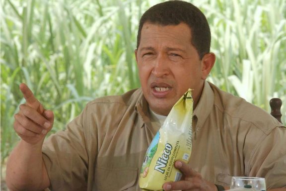 Hugo Chávez durante una emisión de su monólogo televisivo Aló Presidente (Foto: Getty)