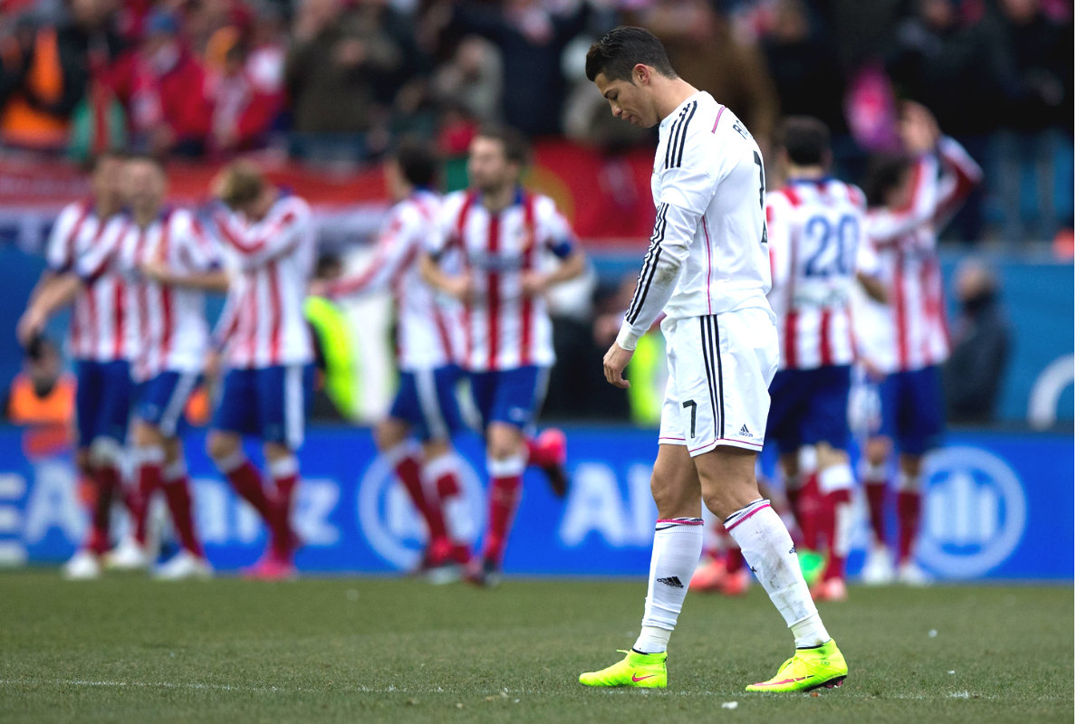 Cristiano Ronaldo, con gesto desolado en el último derbi de Liga en el Calderón (4-0). (Getty)
