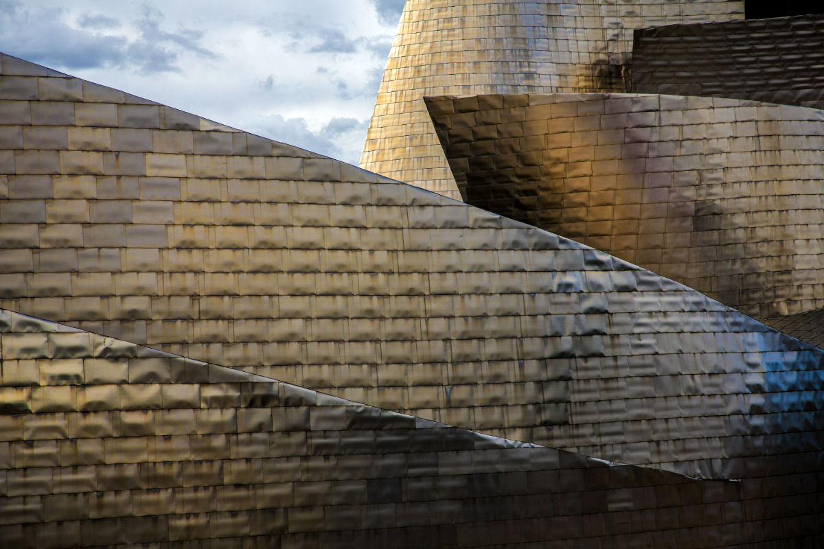 El exterior del Guggenheim Bilbao, compuesto de placas de titanio. (Foto: Getty)
