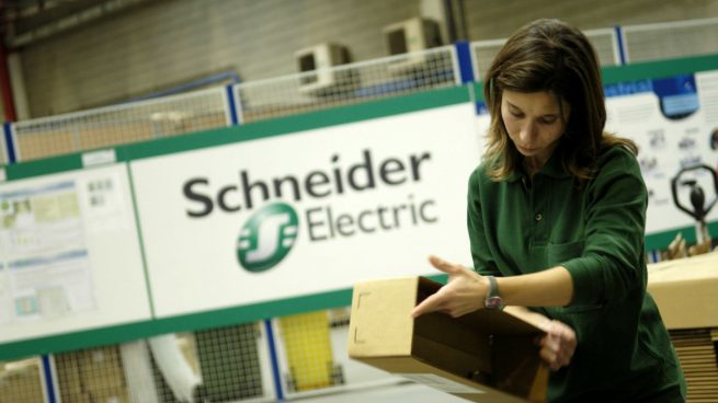 Trabajadora de Schneider Electric en España
