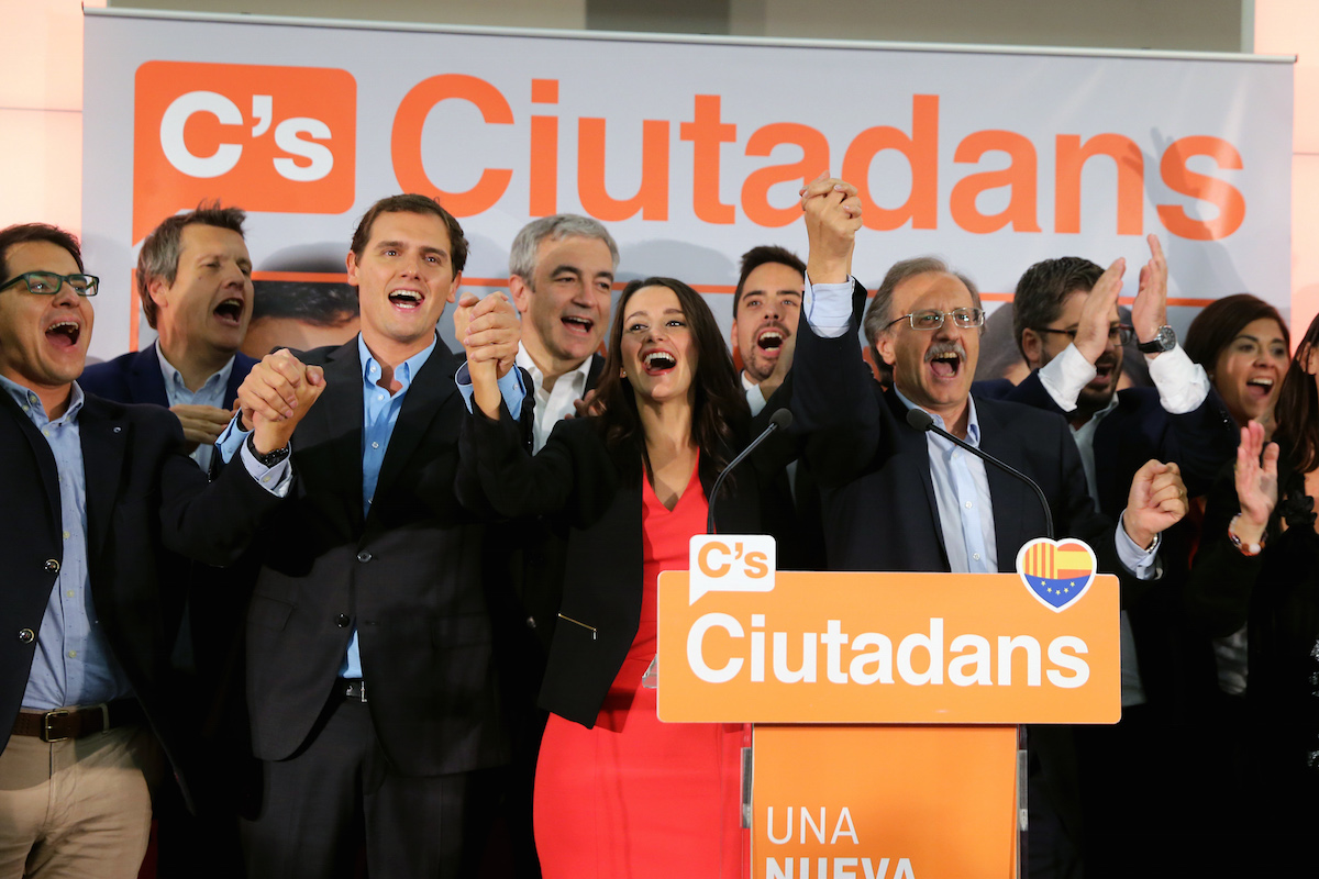 Albert Rivera, Inés Arrimadas y otros líderes de Ciudadanos celebran su resultado electoral el 27S  (Foto: APF)