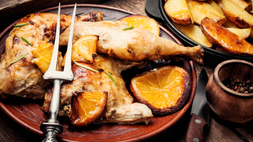 Receta de Muslitos de pollo con salsa de naranja y hierbas aromáticas