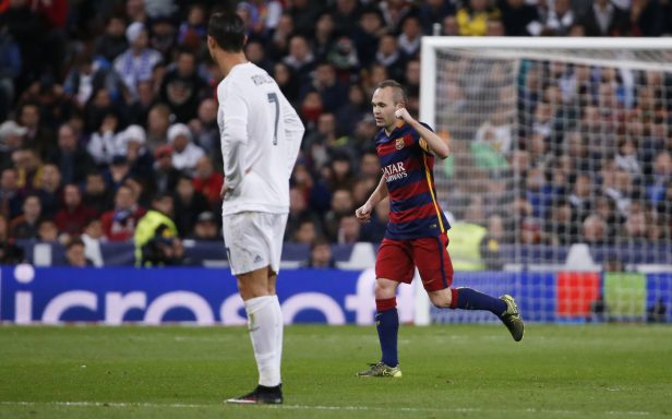 Andrés Iniesta anotó el tercer gol del Barcelona en el Clásico (Reuters)