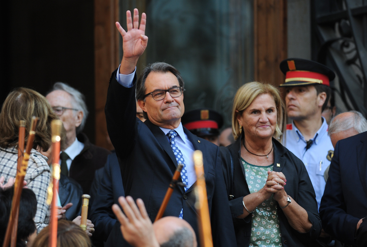 El ex president Artur Mas, durante su desafío al Tribunal Superior de Justicia de Cataluña arropado por 400 alcaldes