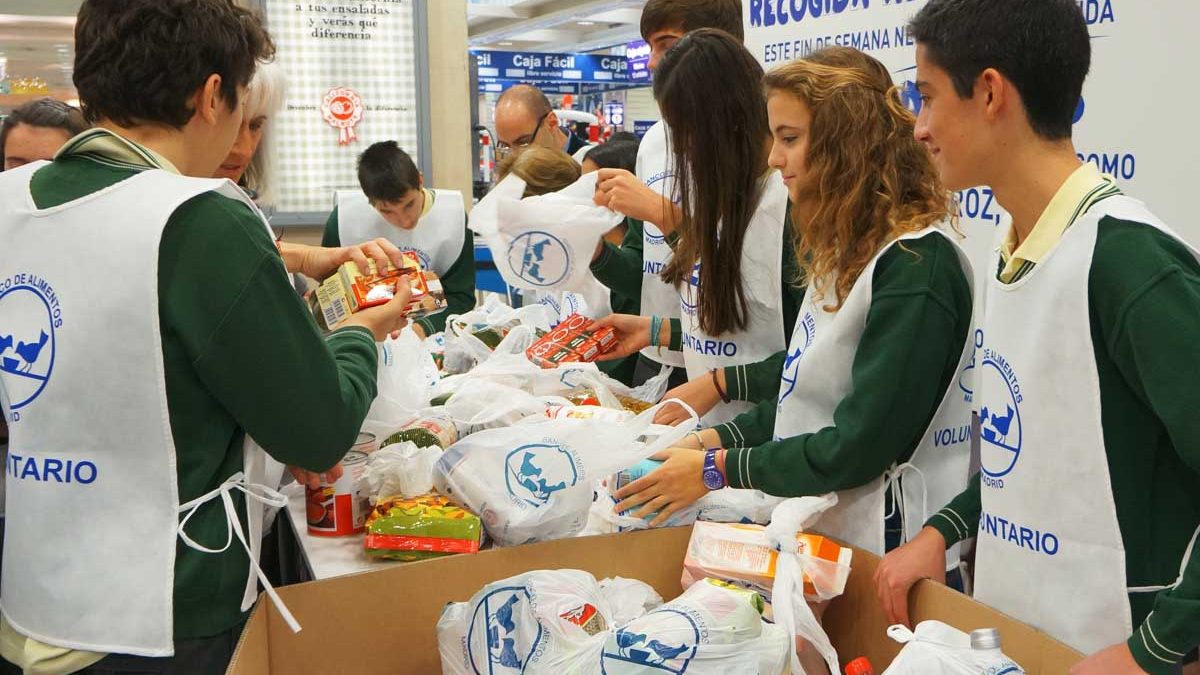 Voluntarios de Bancos de Alimentos en la gran recogida de este fin de semana. (Foto: Bancos de Alimentos)