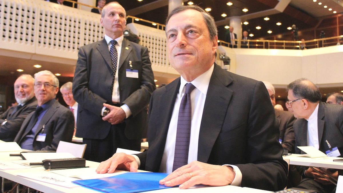 Mario Draghi en una reunión (Foto: GETTY)
