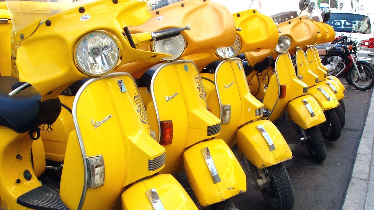 Motocicletas que utilizan los carteros de Correos.