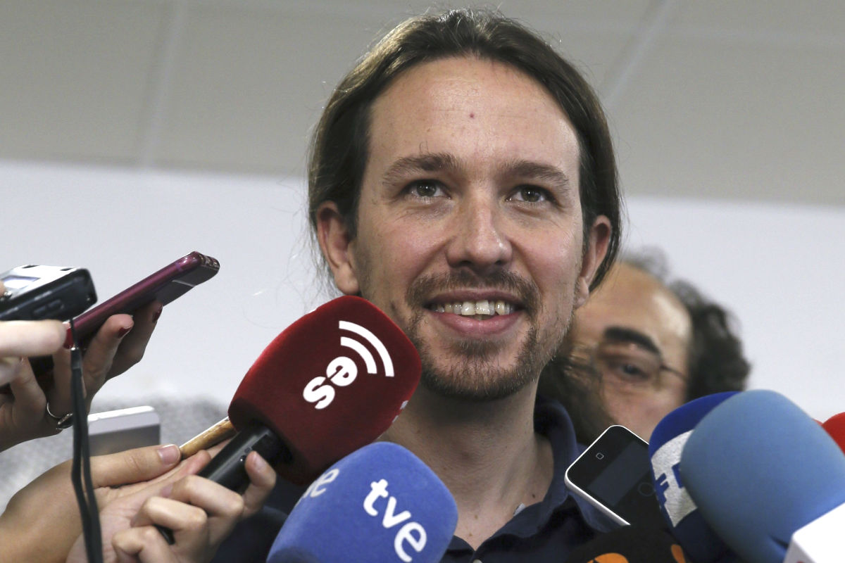 Pablo Iglesias en una rueda de prensa. (Foto: EFE)