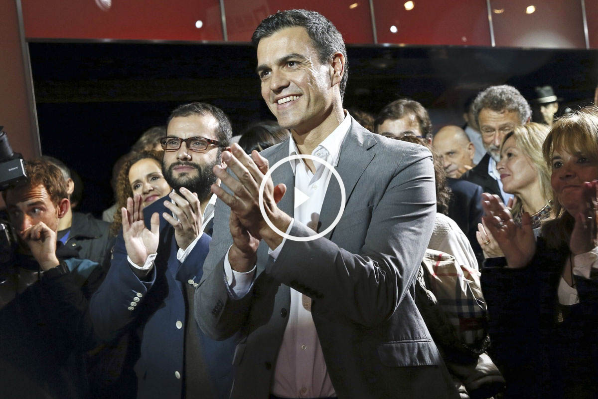 Pedro Sánchez rodeado de 200 famosos que apoyan su candidatura. (Foto: EFE)
