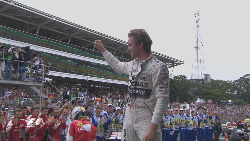 Rosberg celebra su victoria en Brasil