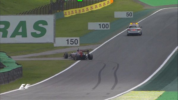 Carlos Sainz abandonó en la primera vuelta