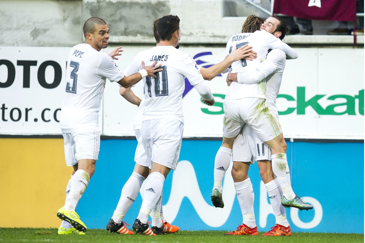 Los jugadores del Madrid celebran el primer gol ante el Eibar. (Getty)