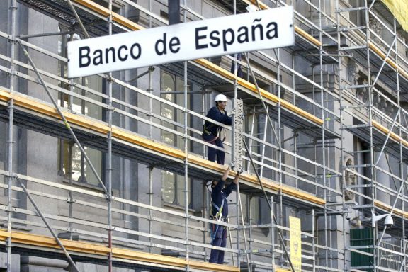 Obras en la fachada del Banco de España (Foto: REUTERS).