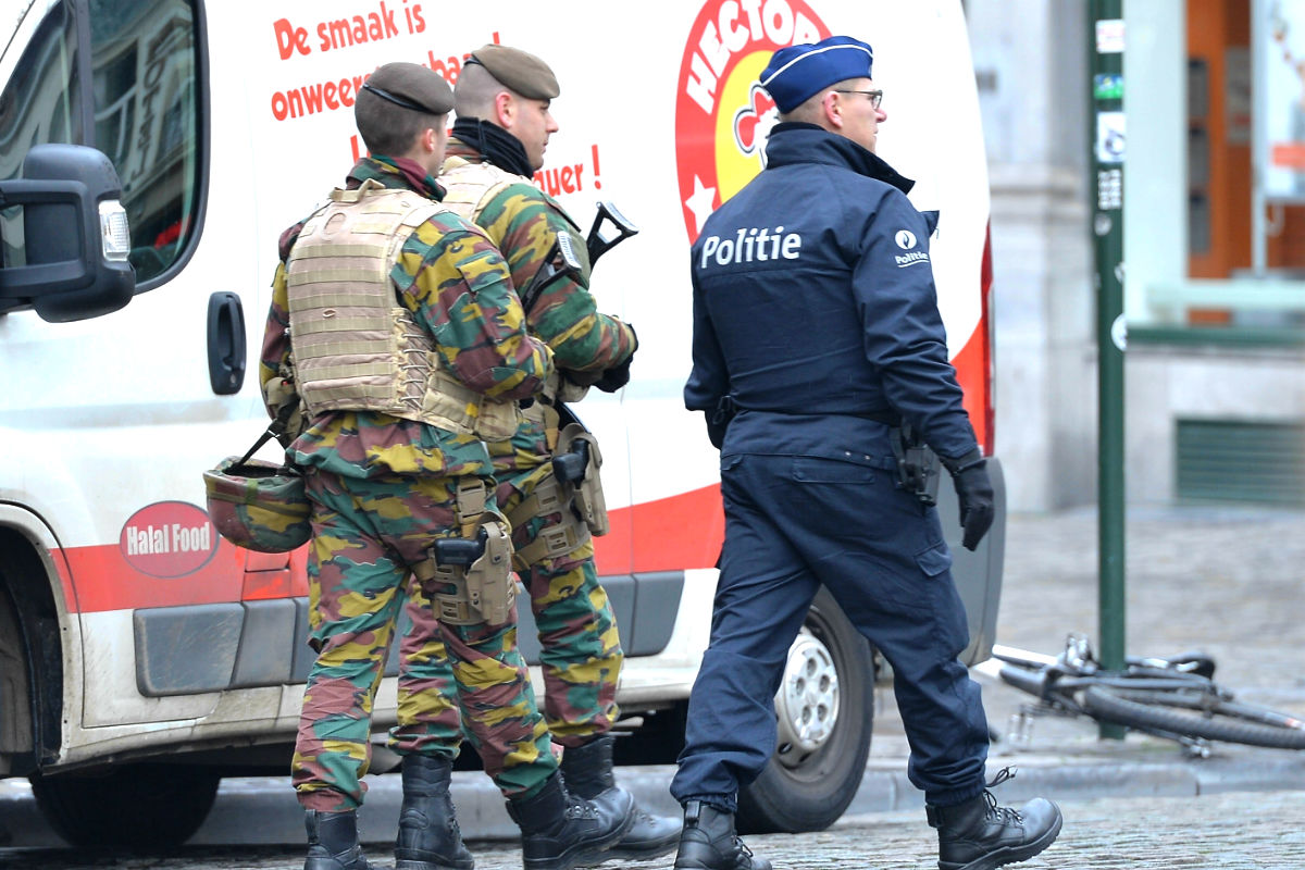 Policías en las calle de Bruselas (Foto: Getty)