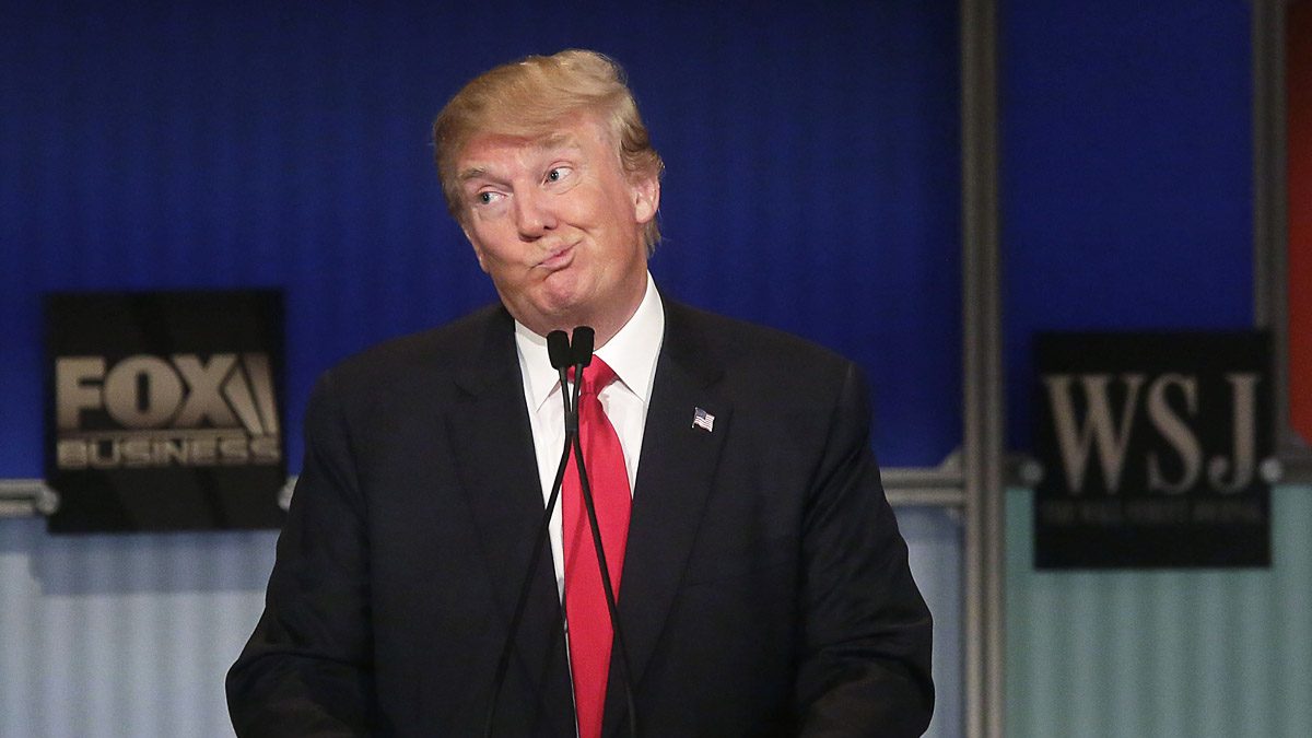 Donald Trump, contrariado durante el desarrollo del debate. (Foto: Getty)