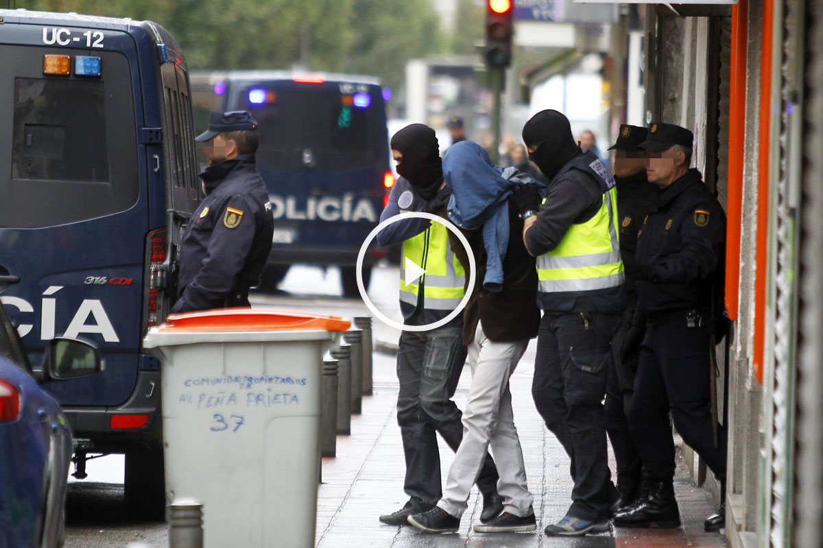 La Policía detiene a uno de los tres sospechosos en Vallecas. (Foto: EFE)
