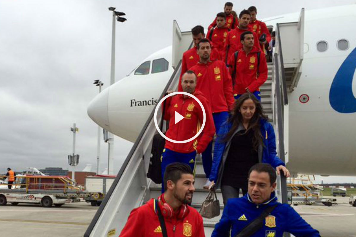 La selección española llegó a Bélgica en estado de alerta (Twitter: @Sefutbol)