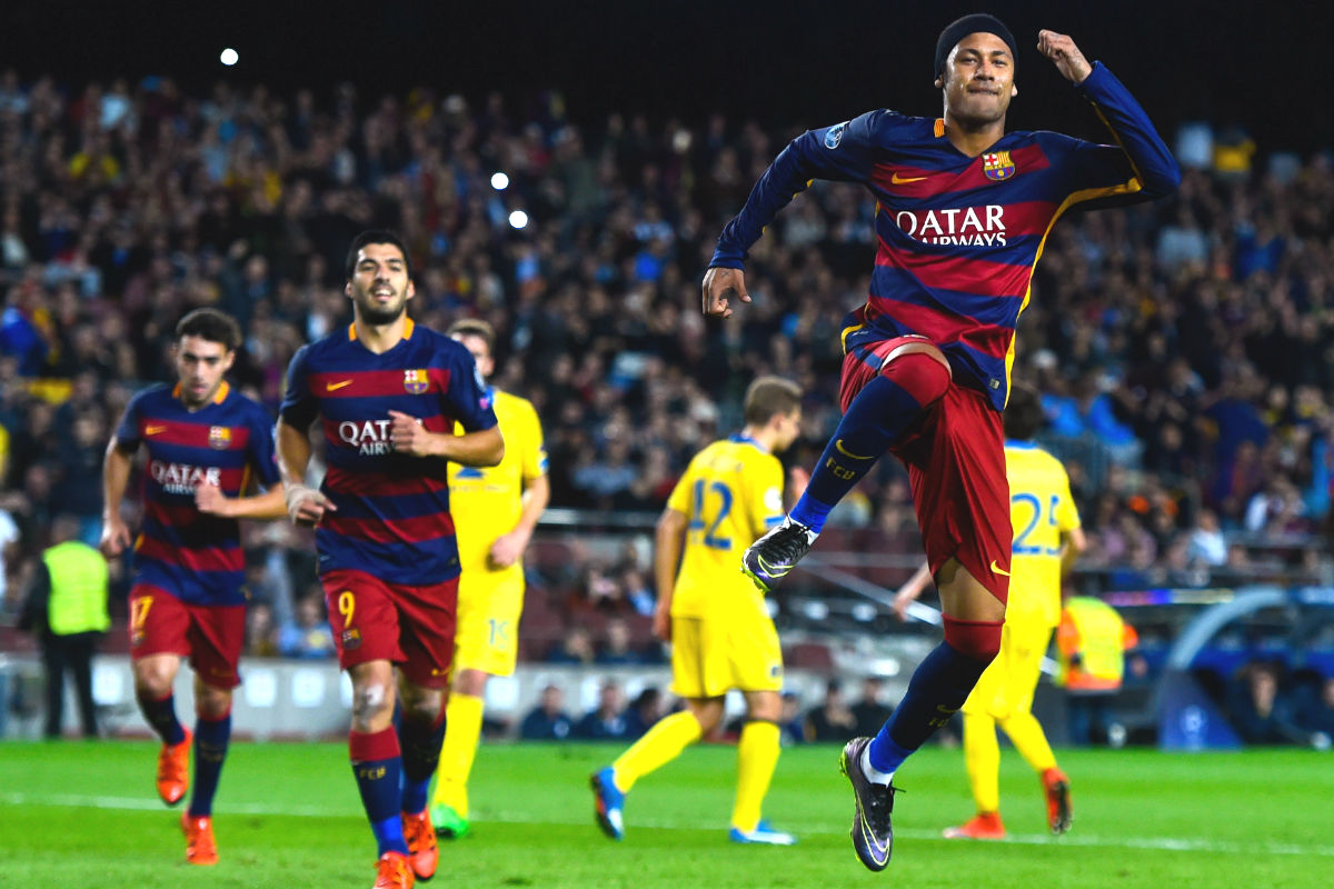 Neymar celebra el primero de los dos goles que marcó ante el BATE. (Getty)