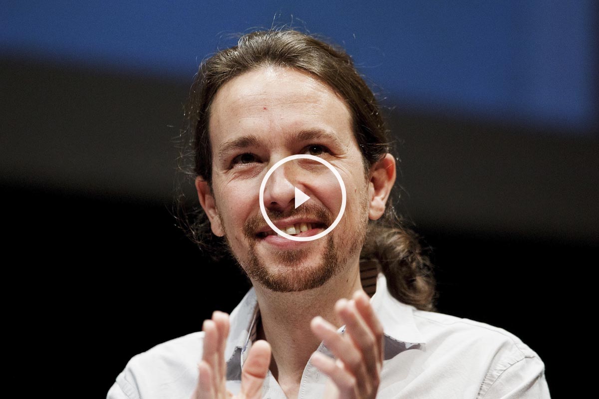 Pablo Iglesias aplaude al público que asistió al debate con Albert Rivera en la Complutense. (Foto: Getty)