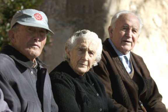 Tres pensionistas (Foto: EFE).