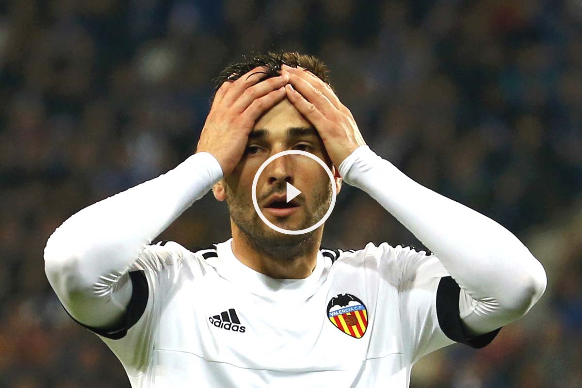Barragán se lamenta de una acción durante el partido ante el Gent (Reuters)