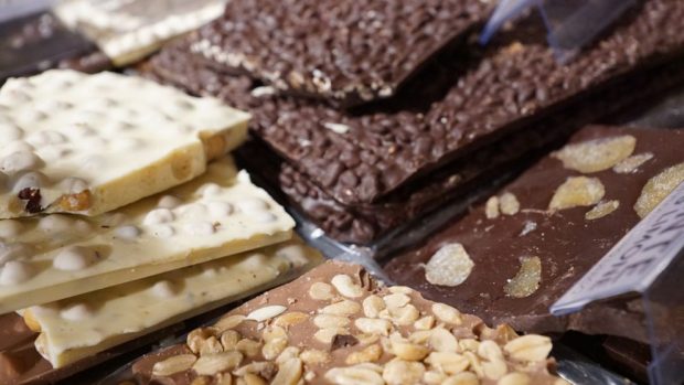 Bizcocho de turrón de chocolate, receta para aprovechar el turrón