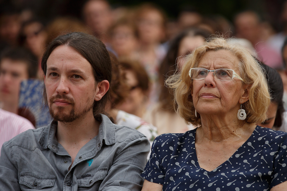 Manuela Carmena junto al líder de Podemos, Pablo Iglesias, durante un acto de la campaña electoral (Foto: Getty)