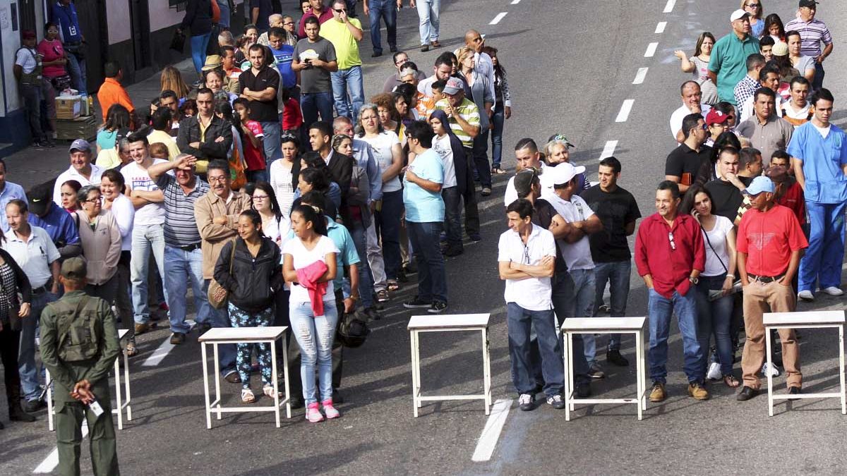 Largas colas para ejercer el voto en Venezuela (Foto: Getty)