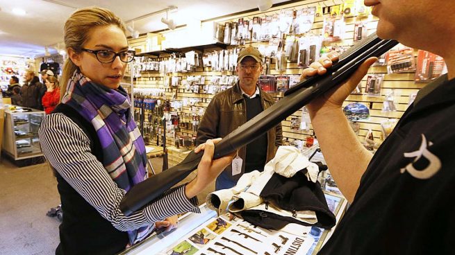 Trump dispara la venta de armas en EEUU: la industria factura un 25% más que con Obama
