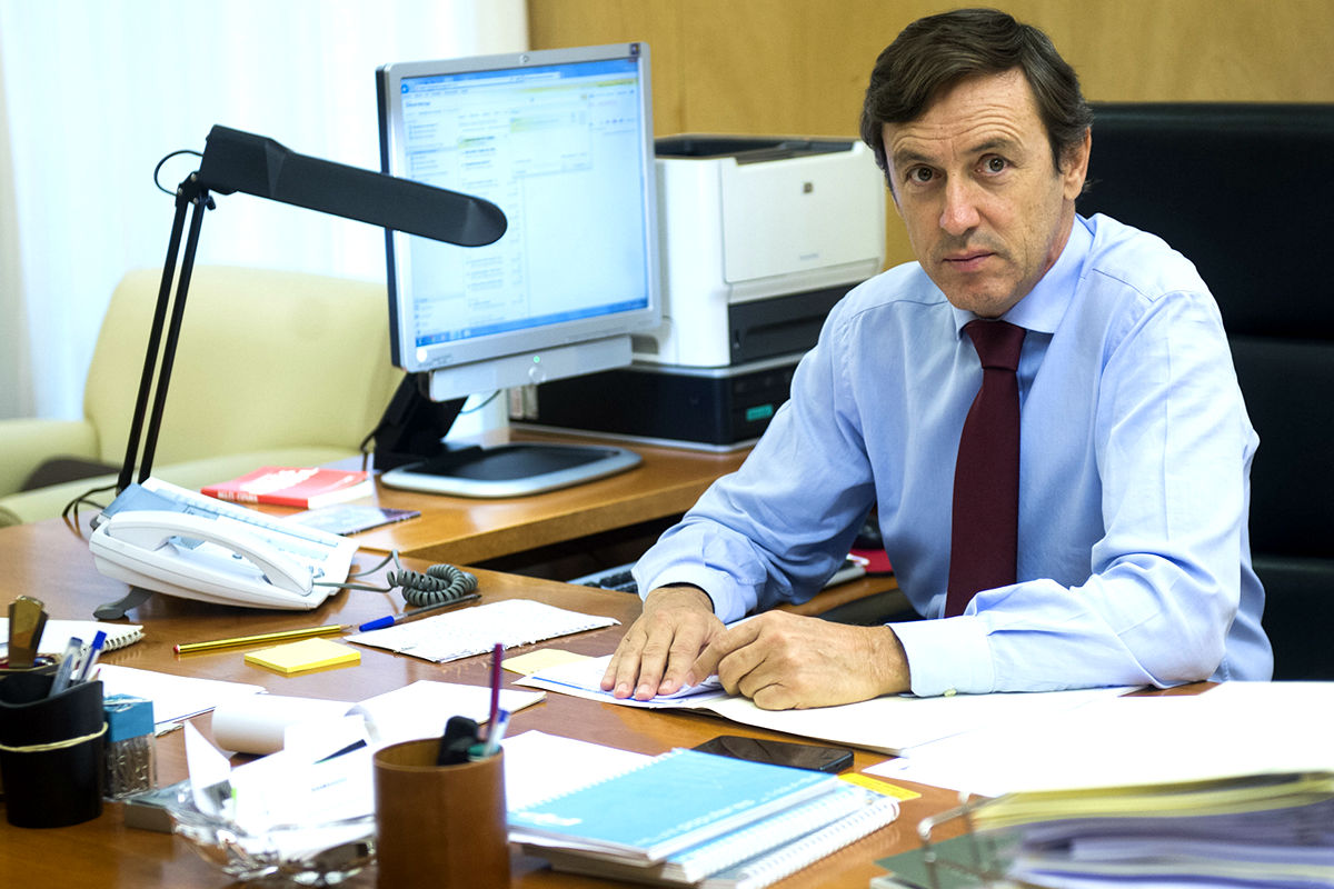 Rafael Hernando en su despacho del Congreso de los Diputados. (FOTO: Prensa PP)