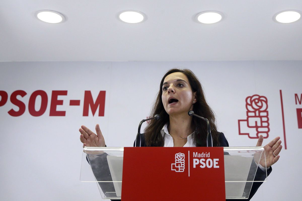 Sara Hernández, líder del PSOE en Madrid, en una rueda de prensa.