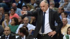 Pablo Laso, dando órdenes desde la banda.