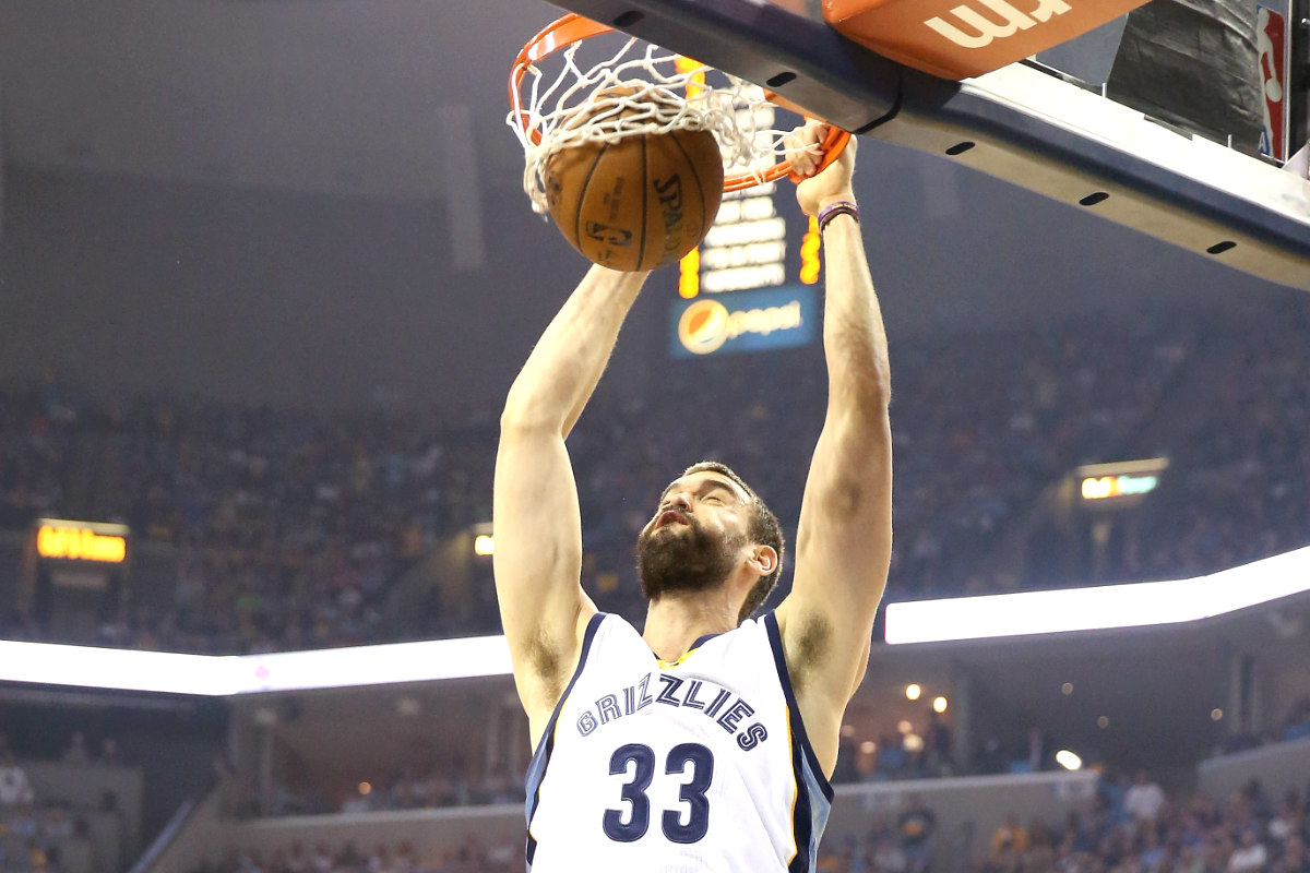 Marc Gasol destroza el aro de los Pelicans.