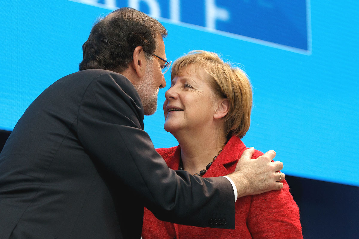 Rajoy saludando a Angela Merkel (Foto:GETTY)