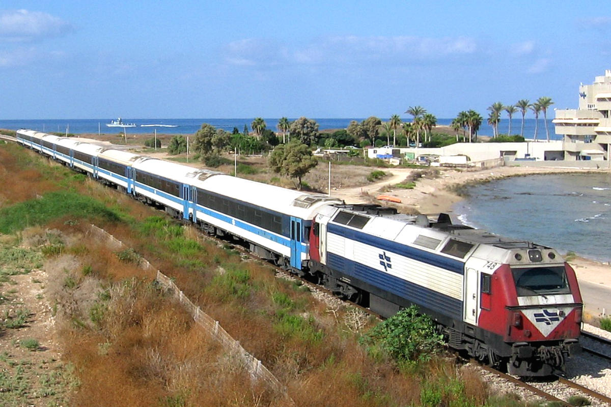 Ferrocarril cerca de Haifa (Foto:  Golf Bravo, con licencia CC BY-SA 2.0).