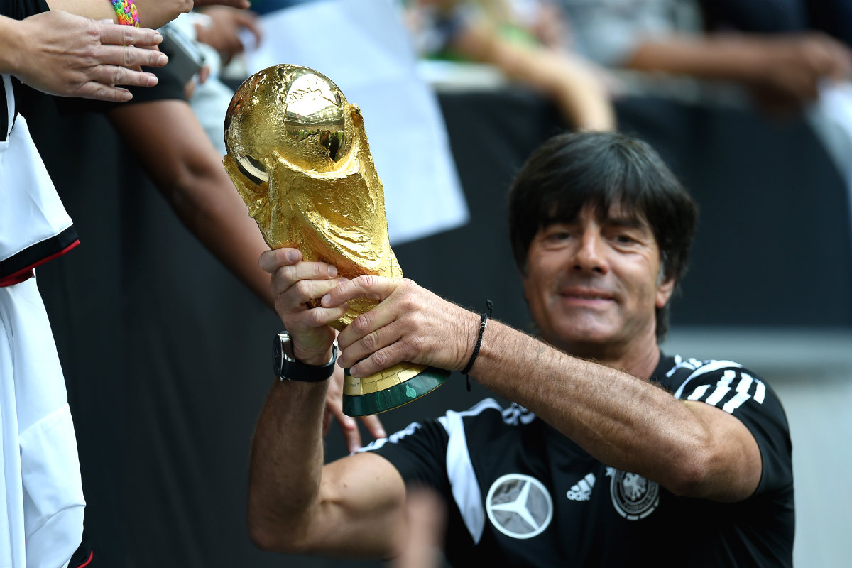 Joachim Löw, con la Copa del Mundo conquistada en Brasil 2014. (Getty)