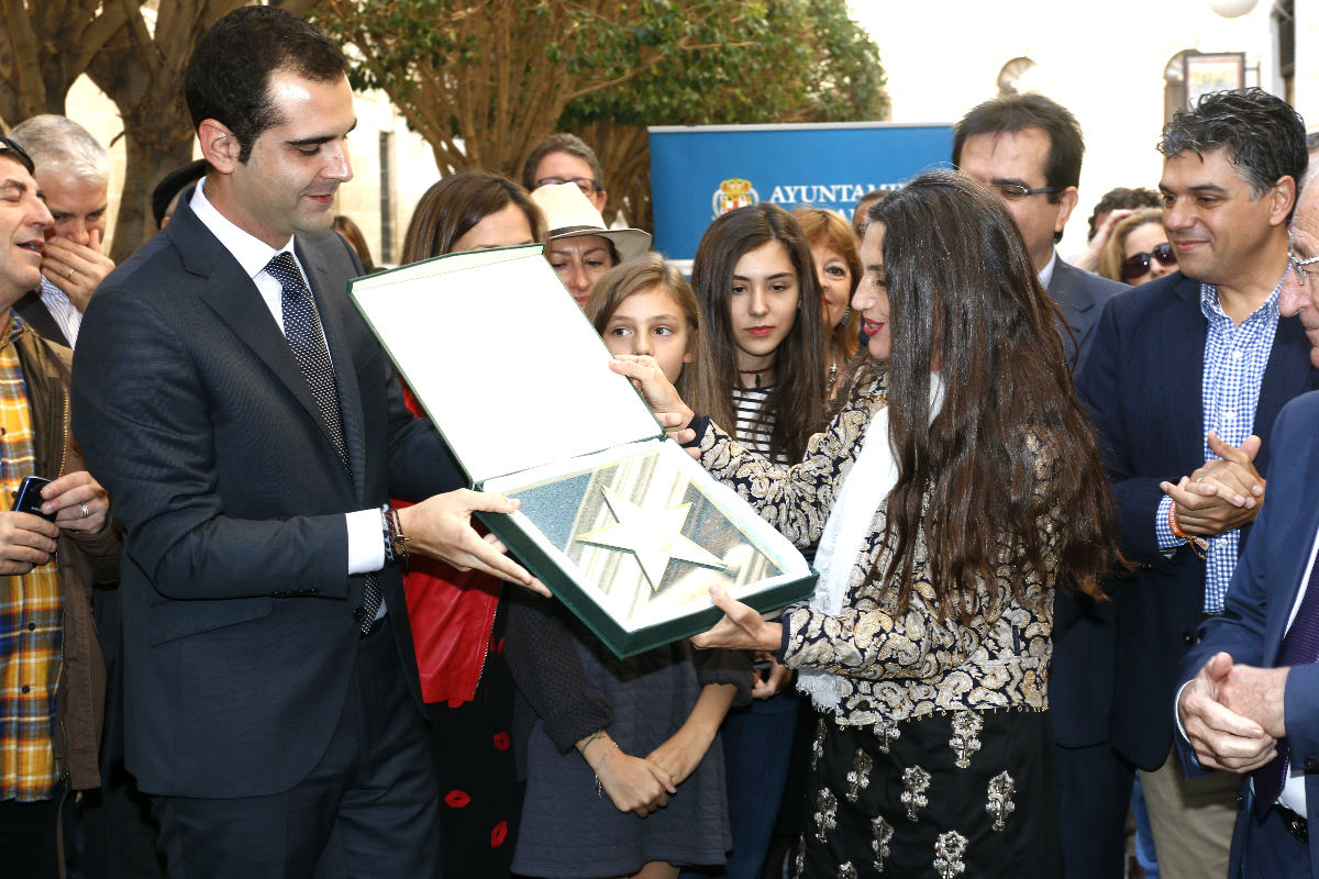 Angela Molina recibiendo la estrella (Foto: Efe).