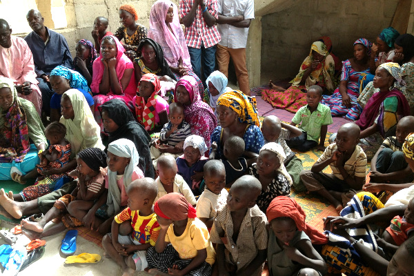 Mujeres y niños desplazados en Nigeria por la violencia de Boko Haram.