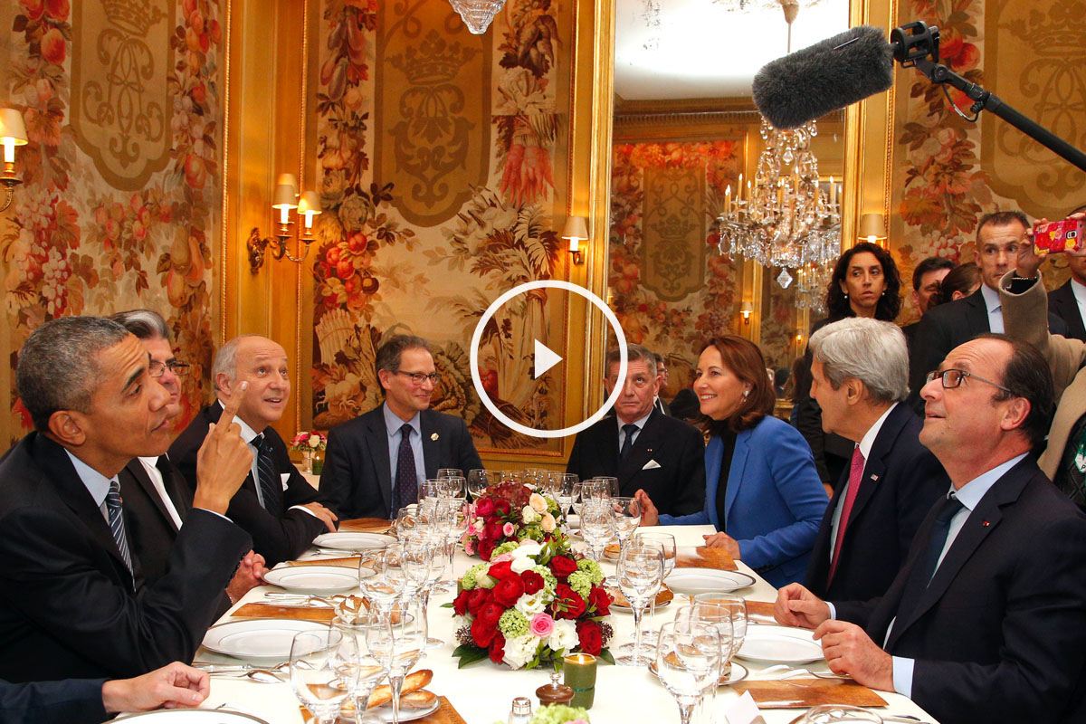 Hollande y Obama en un restaurante en París. (Foto: AFP)