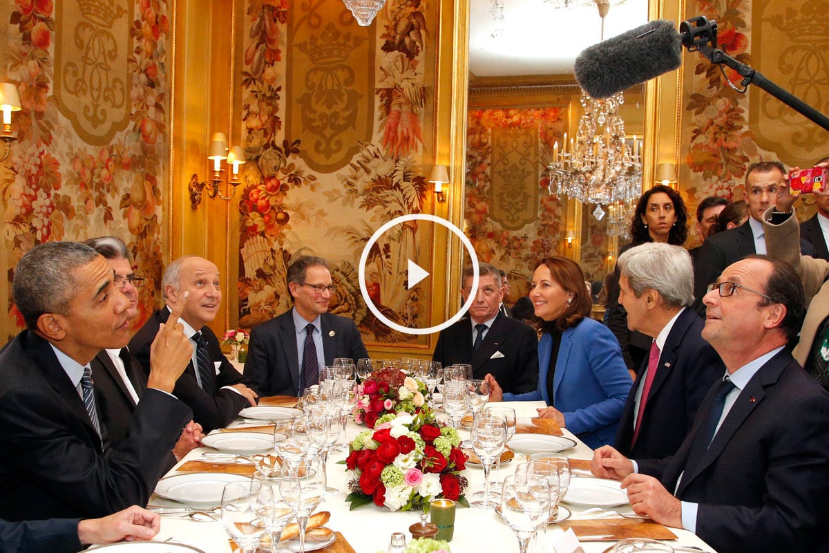 Hollande y Obama en un restaurante en París. (Foto: AFP)