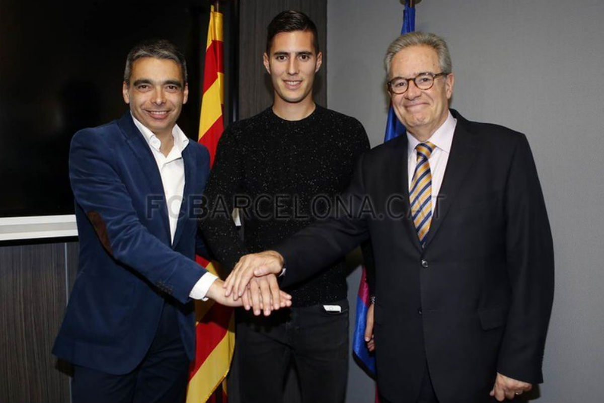 Sergi Guardiola, después de firmar con el Barça B. (fcbarcelona.com)